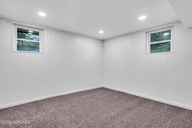 Building Photo - 720 Brookside Dr