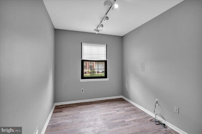 Building Photo - 422B Willow Turn