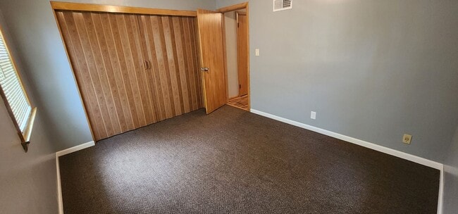 Building Photo - 3/4 bedroom house