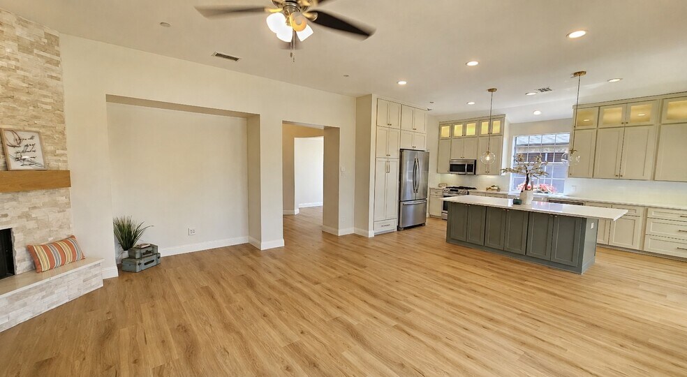 Building Photo - 421 Long Cove Ct