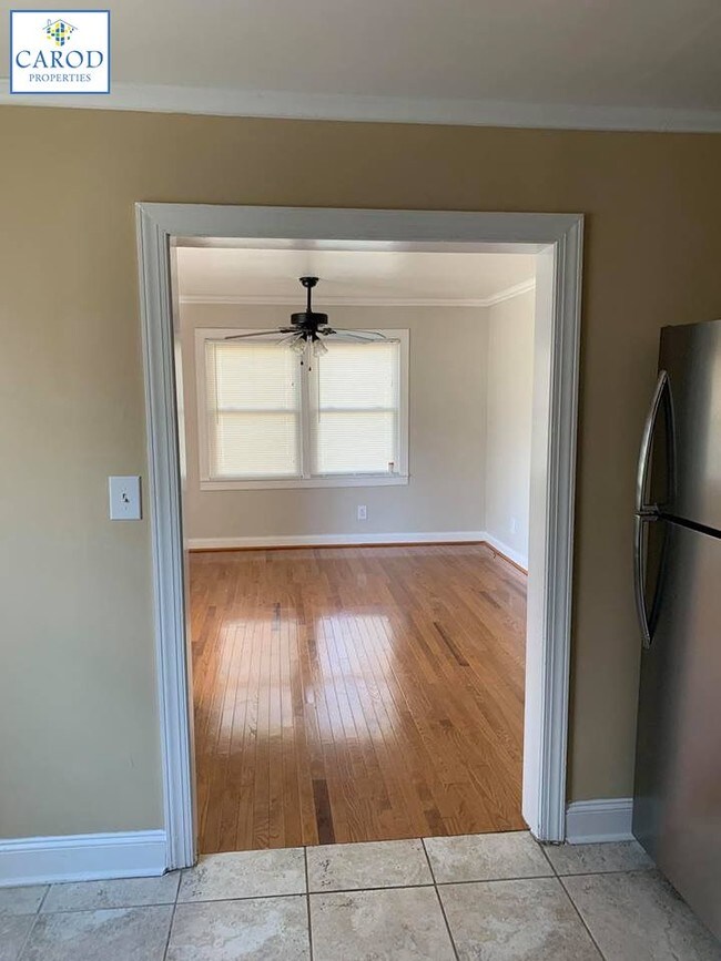 Building Photo - Cozy Cottage Minutes from Uptown