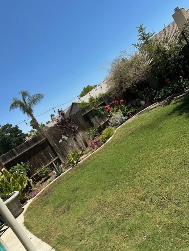 Building Photo - 4 Bedroom House Rosedale Area!!