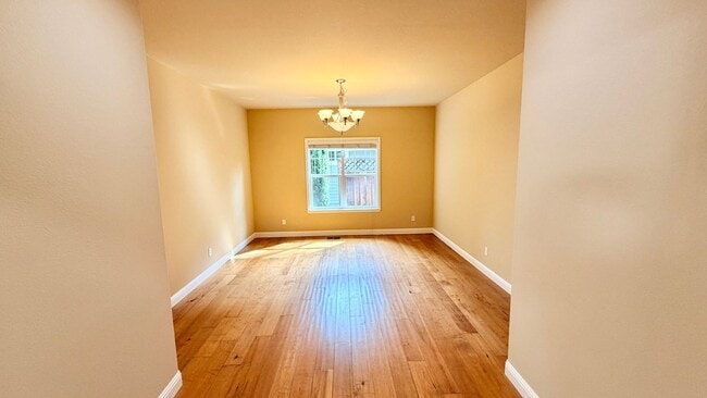 Building Photo - Desirable Mountain View 4 Bed + 3.5 Bath + Office Home. Close to Downtown Mountain View. Great Lo...