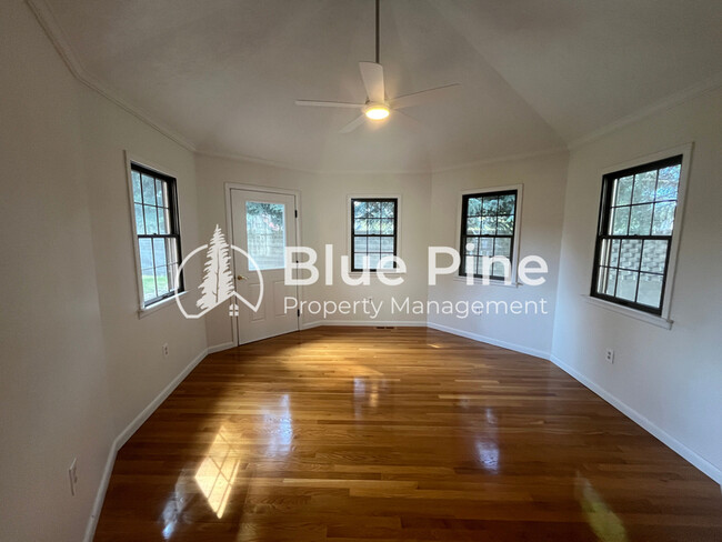 Building Photo - 3267 Merlin Dr