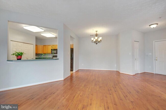 Building Photo - 2400 Chestnut Terrace Ct