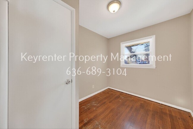 Building Photo - Spacious 3-Bedroom Home with Large Yard – Section 8 Welcome