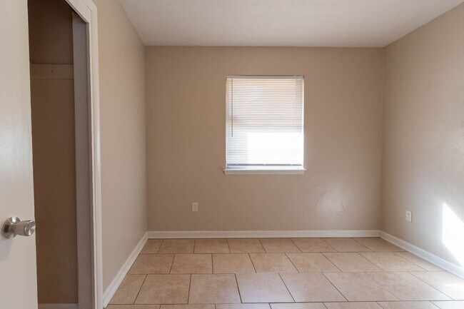 Building Photo - Spacious 3BD/1.BTH Home in Spencer