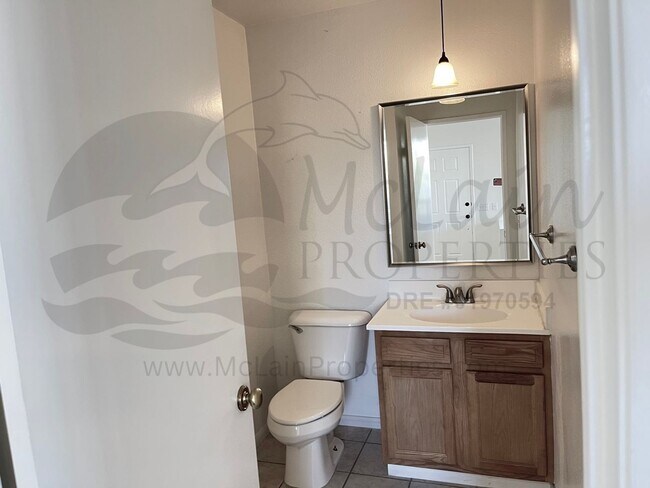 Building Photo - RE: Spacious End-Unit Townhome in Gated Chapala Community, Eastlake