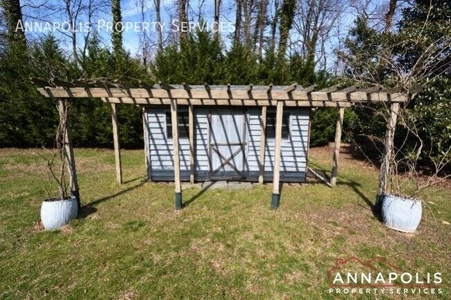 Building Photo - 208 Avondale Cir