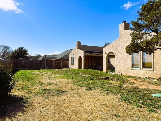 Building Photo - ** Spacious Retreat in Terra Estates II **