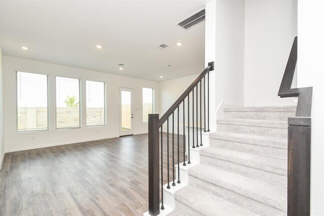 Building Photo - 5459 Holly Hvn Ct