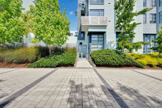 Building Photo - 355 Berry St