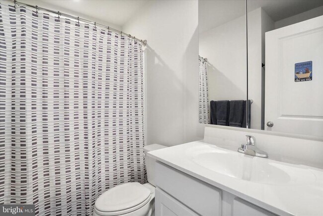 Building Photo - 206 Spring Pl