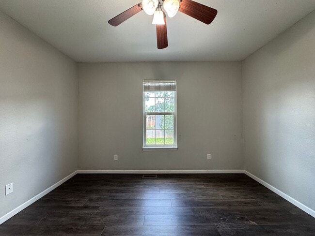 Building Photo - Well Maintained 4 Bedroom with a Privacy F...