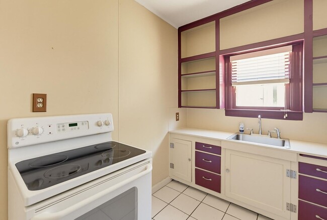 Building Photo - 2717 S 11th St