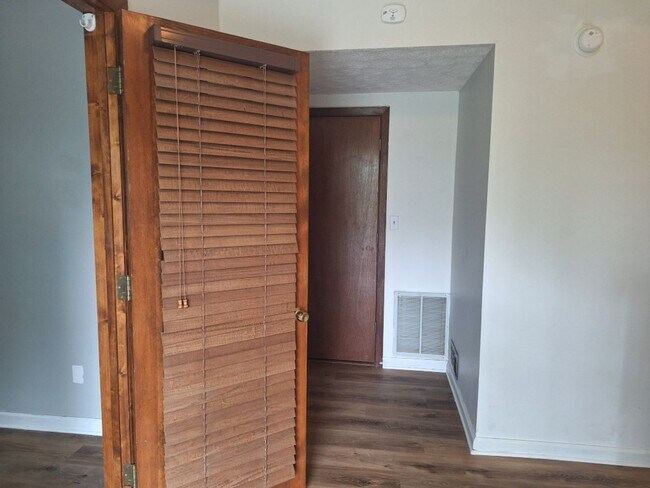 Building Photo - Basement Rancher located in Farragut