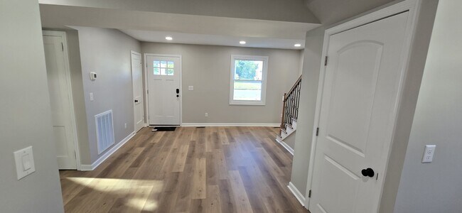 Building Photo - 2503 Cornell Dr NW