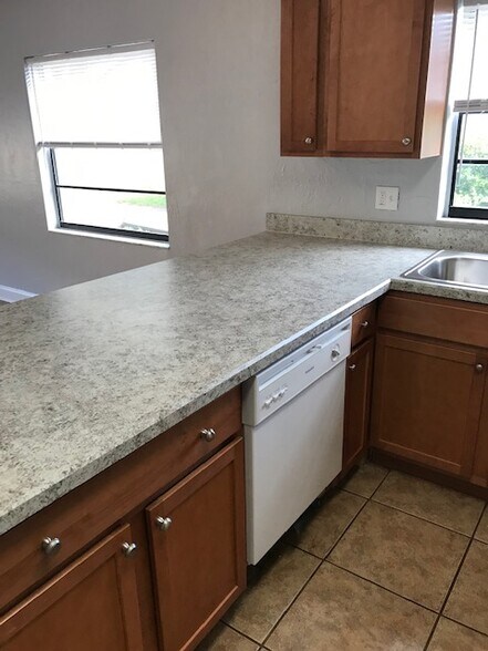 Building Photo - 1595 Megan Bay Cir