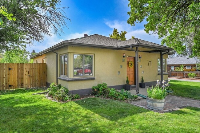 Building Photo - 3 bedroon 1.5 bath home with amazing yard ...