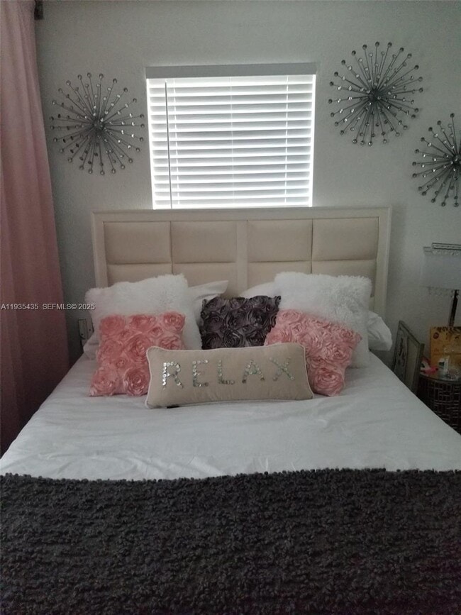 Building Photo - 200 NE 110th St