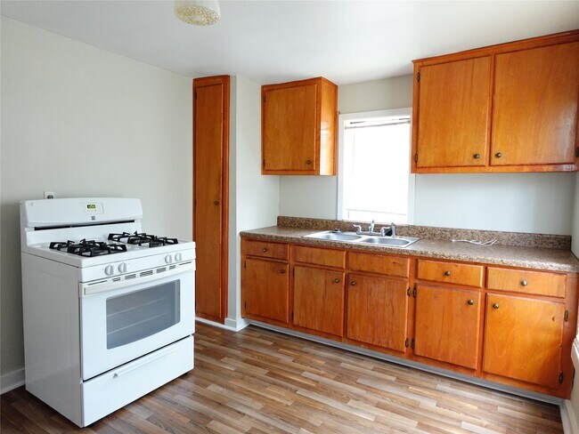 Building Photo - 4818 Hirsch Rd