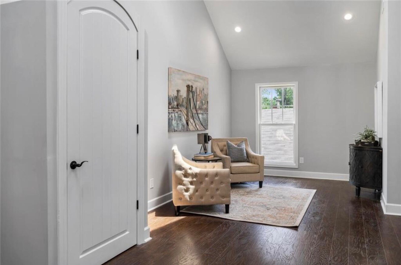 Building Photo - Room in House on Dill Ave SW