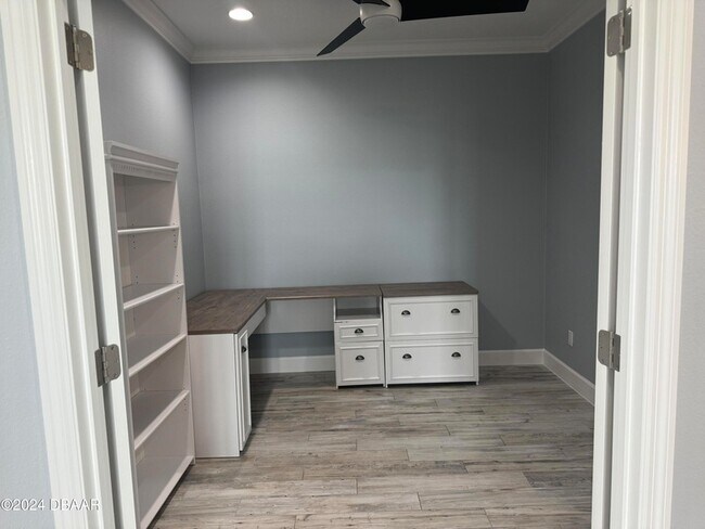 Building Photo - 432 Good Life Wy