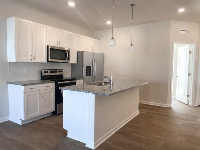 Building Photo - Beautiful 3 Bedroom 2.5 bath