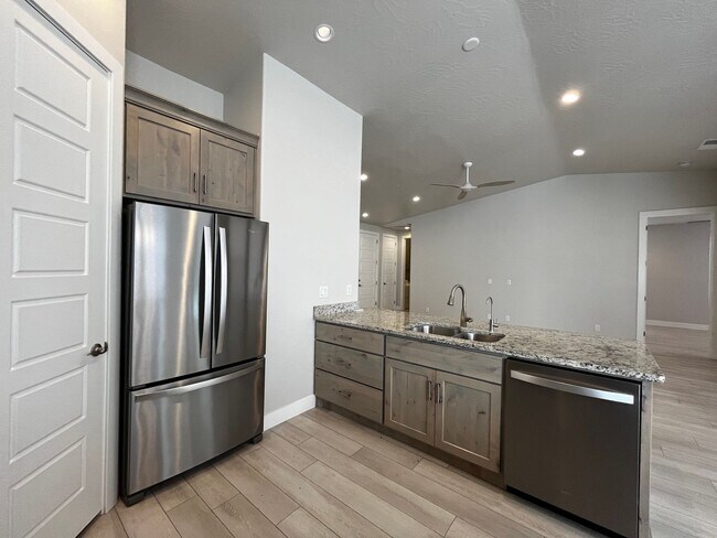 Building Photo - ADORABLE HOME IN BRIO FOR RENT!
