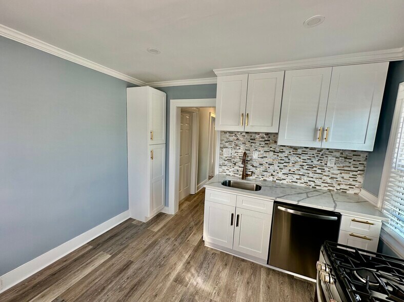 Building Photo - 10 Vernon Ave