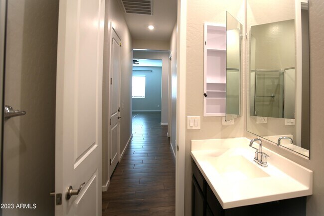 Building Photo - 1201 E Cherrywood Pl