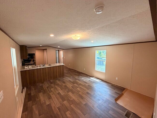 Building Photo - 621 Live Oak St