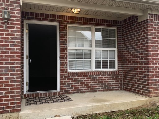 Building Photo - Huge 4 Bedroom 2 bath House with Garage