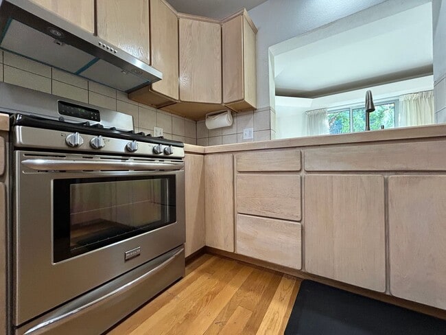 Building Photo - 2 Bed, 2.5 Bath Walnut Creek Home – Peacef...
