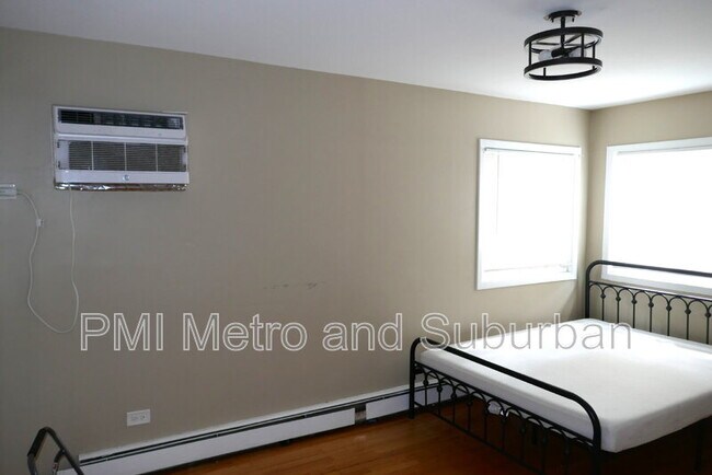 Building Photo - 828 N Austin Blvd