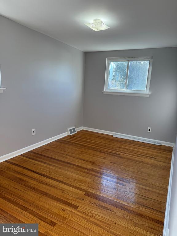 Building Photo - 9304 Lansford St