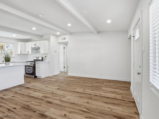 Building Photo - 608 Stanford St