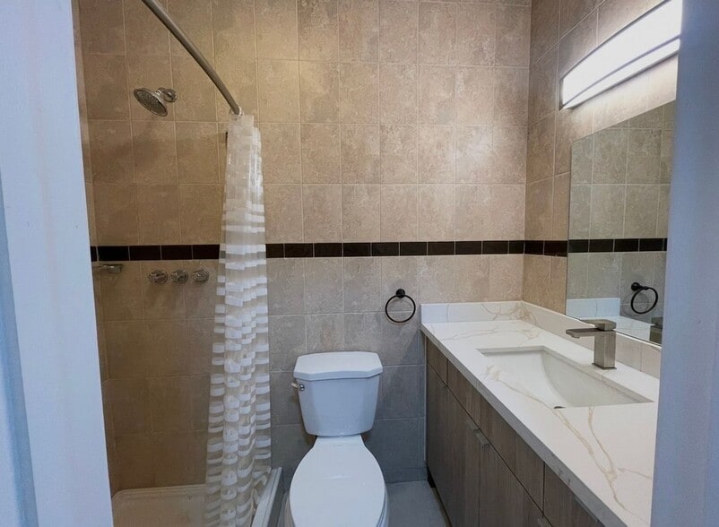 Building Photo - 2459 Grant St