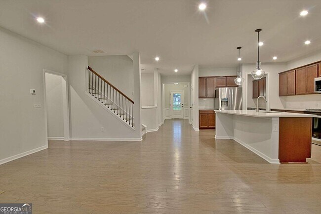 Building Photo - 504 Albertson Ave