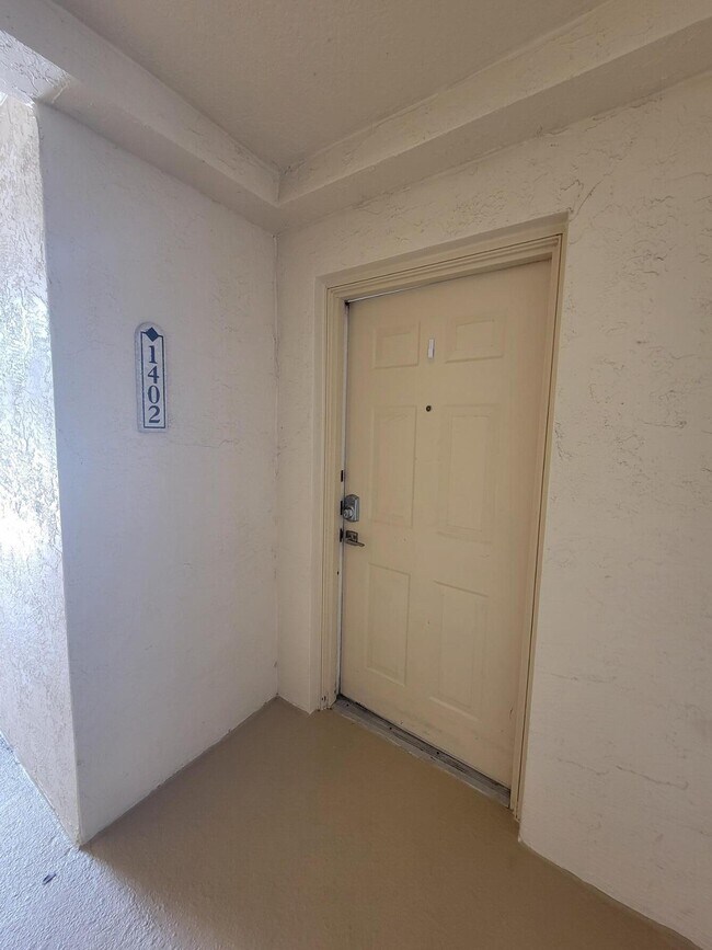 Building Photo - 1400 Crestwood Ct S
