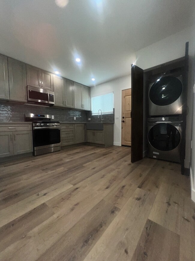 Building Photo - 3543 Homeland Dr