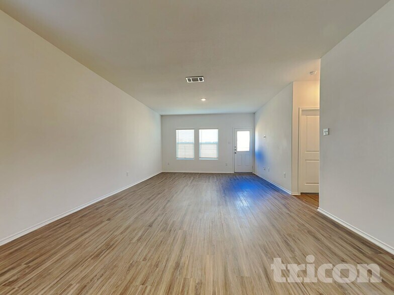 Building Photo - 149 Mica Trl