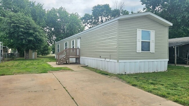 Building Photo - 5434 S Kansas St
