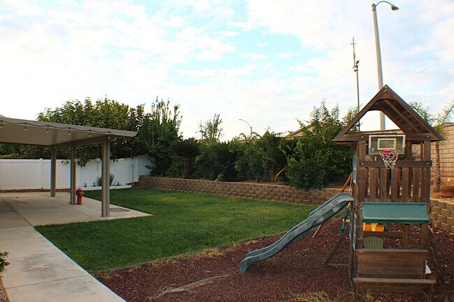 Building Photo - Single-Story Beauty with RV Parking in Nor...