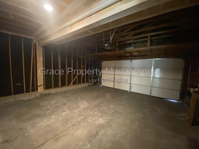 Building Photo - 10870 Stuart Cir