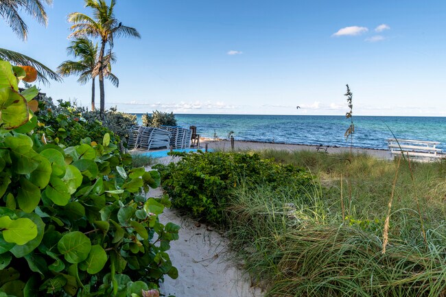 Building Photo - 4001 S Ocean Dr
