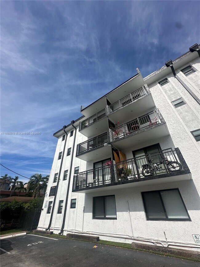 Building Photo - 529 SW 4th St