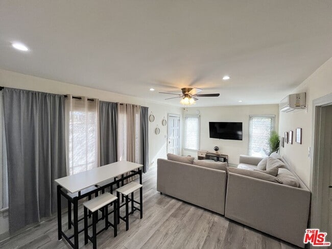 Building Photo - 1205 N Orange Grove Ave