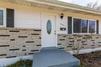 Building Photo - Fantastic 2bd/1ba home! Let yourself in!