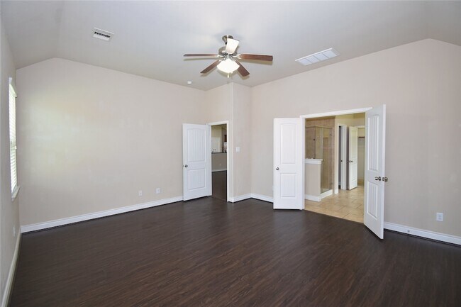 Building Photo - 5623 S Denham Ridge Ln